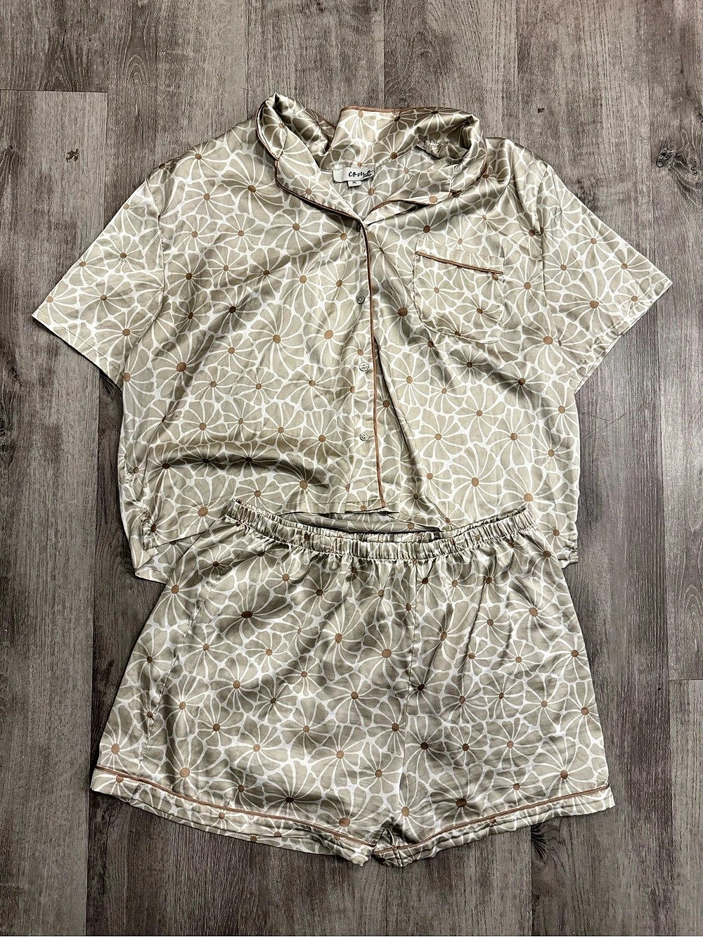 Crown & Ivy Floral Short Sleeve pajamas